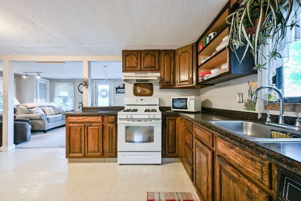 198 Wampatuck St, Pembroke, MA, 198 Wampatuck St, Pembroke, MA Photo #14
