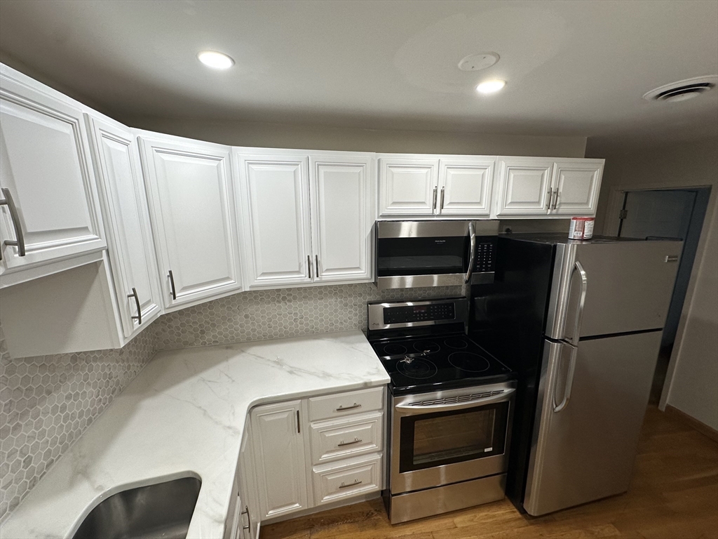 386 Commercial St 4E