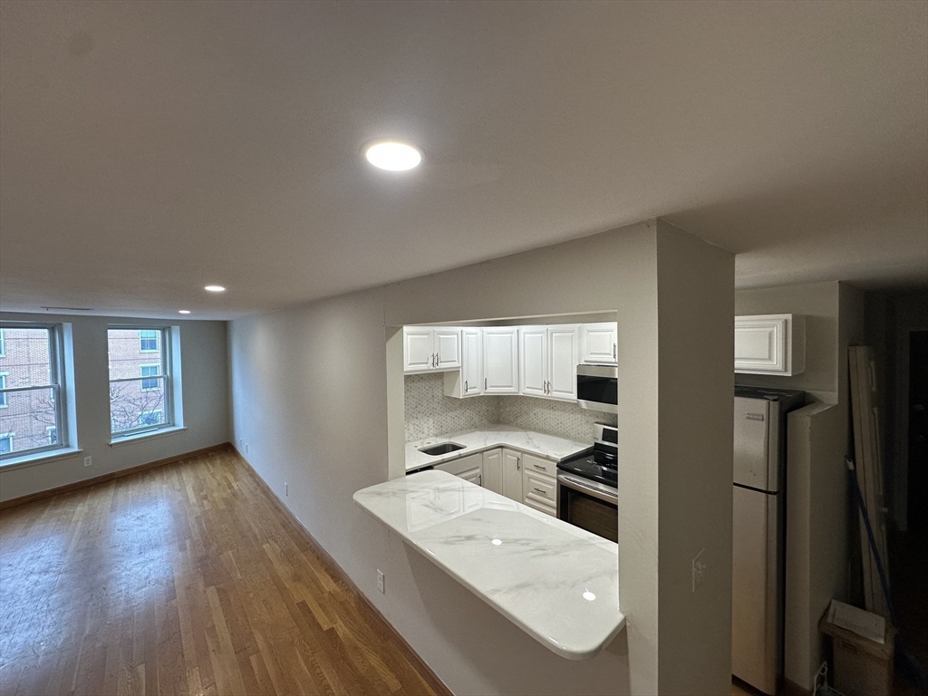 386 Commercial St 4E