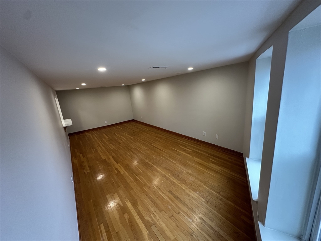 386 Commercial St 4E