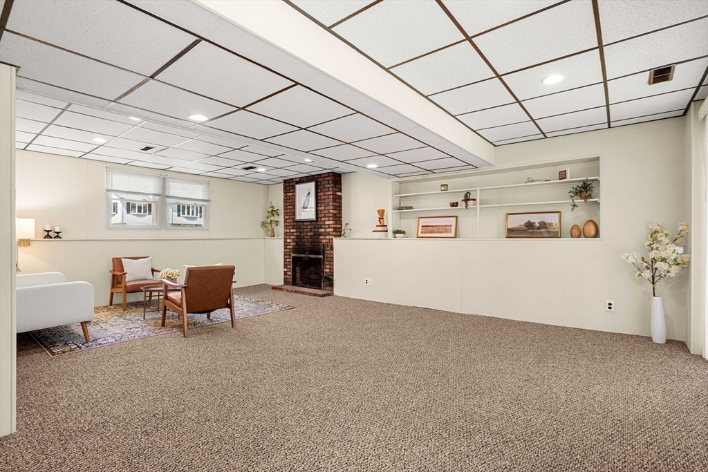 35 Freeport Dr, Burlington, MA Photo #24