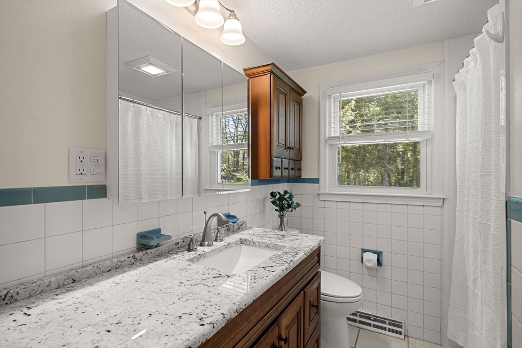 35 Freeport Dr, Burlington, MA Photo #20
