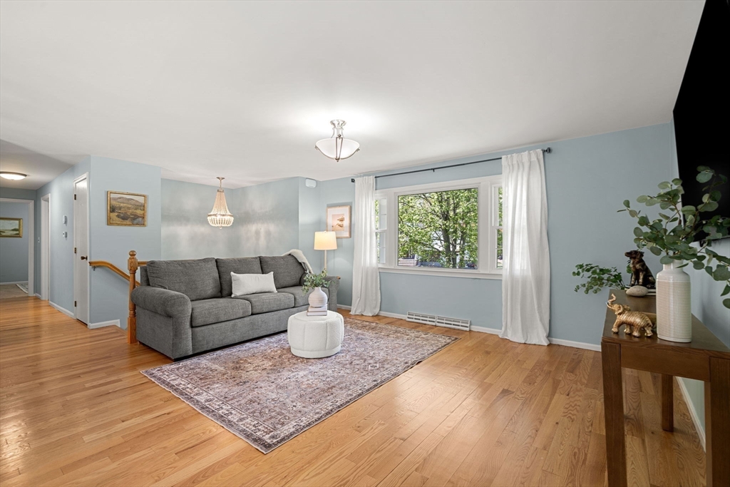35 Freeport Dr, Burlington, MA Photo #11