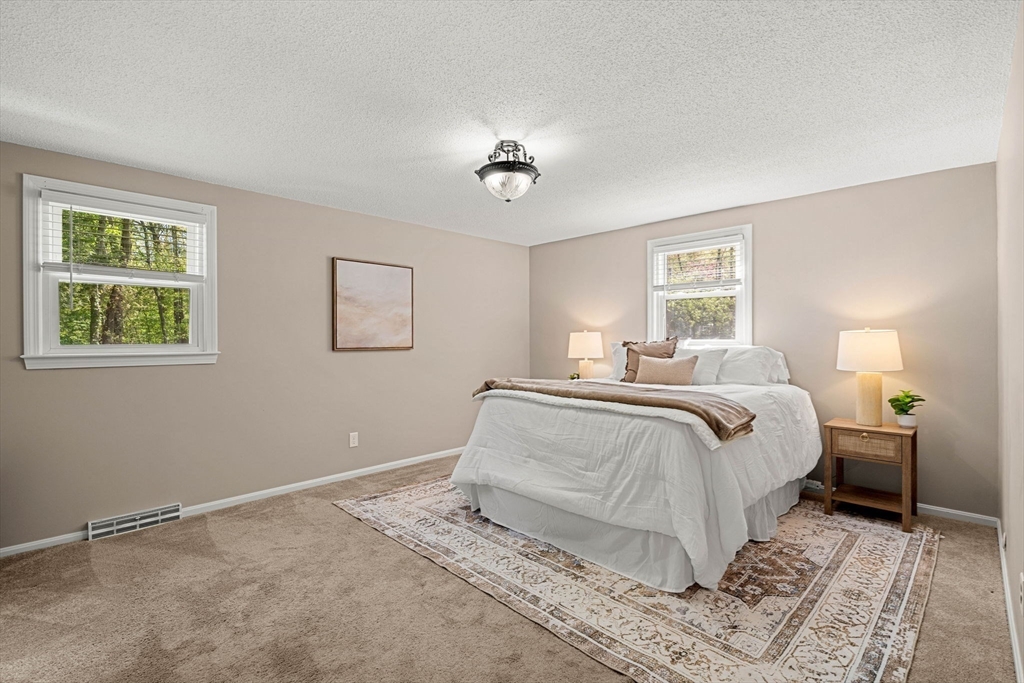35 Freeport Dr, Burlington, MA Photo #14