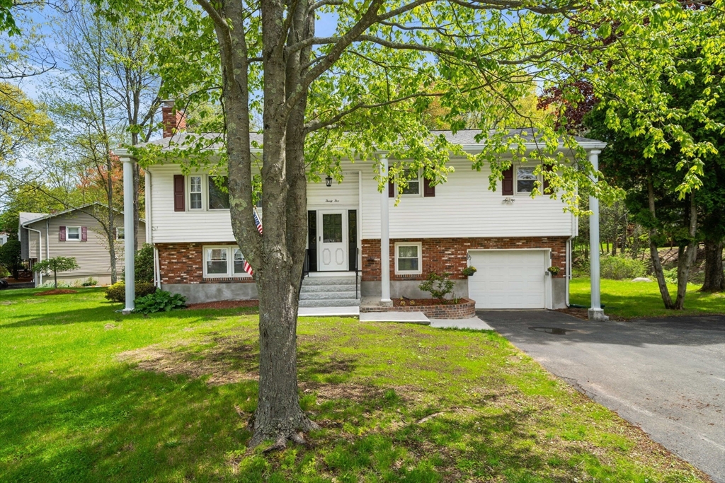 35 Freeport Dr, Burlington, MA Photo #2