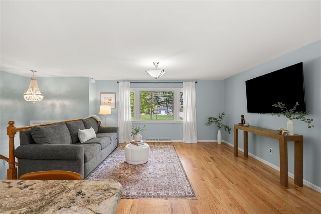 35 Freeport Dr, Burlington, MA Photo #12
