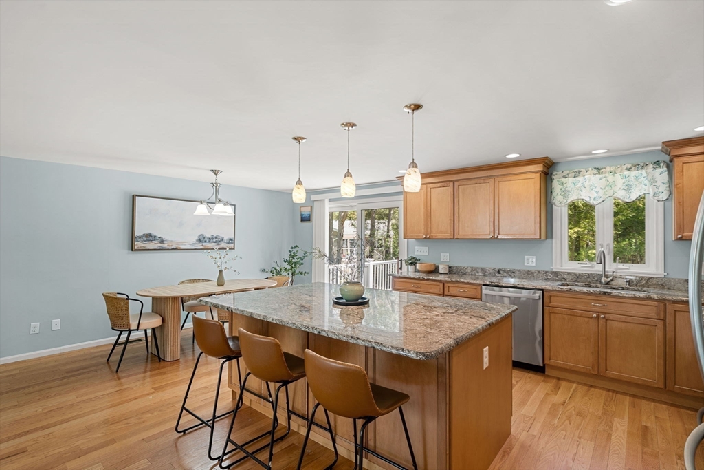35 Freeport Dr, Burlington, MA Photo #4