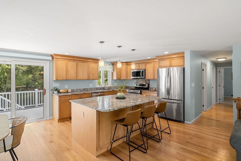 35 Freeport Dr, Burlington, MA Photo #5