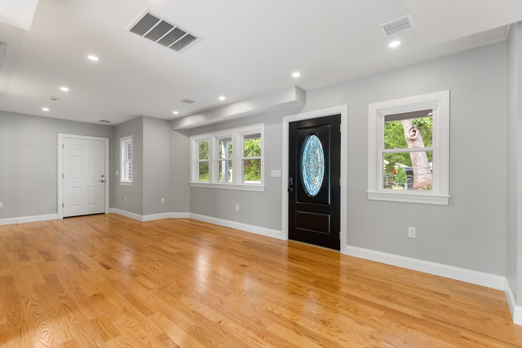 16 Old Cambridge Turnpike