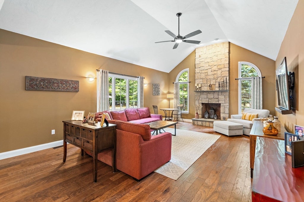 9 Douglas Dr, Mansfield, MA Photo #14