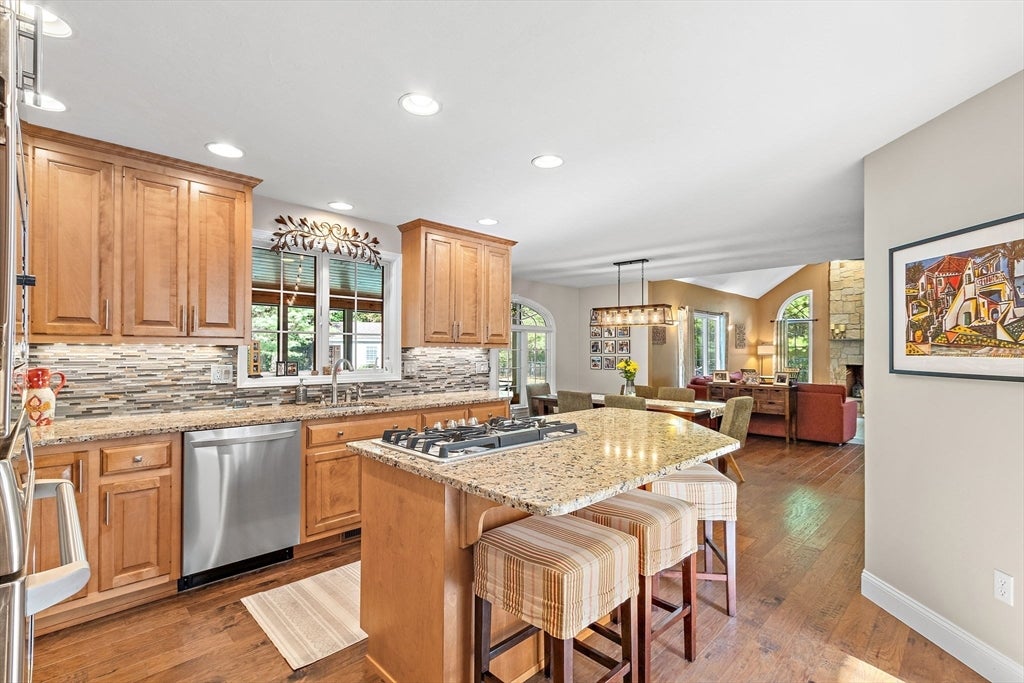 9 Douglas Dr, Mansfield, MA Photo #9