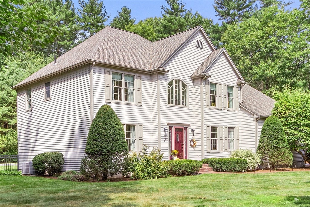 9 Douglas Dr, Mansfield, MA Photo #2