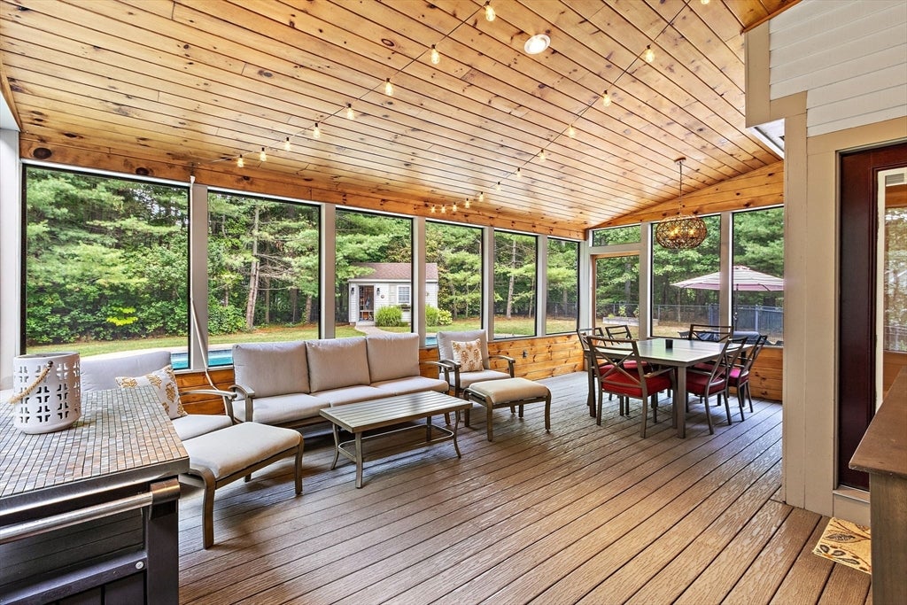 9 Douglas Dr, Mansfield, MA Photo #18