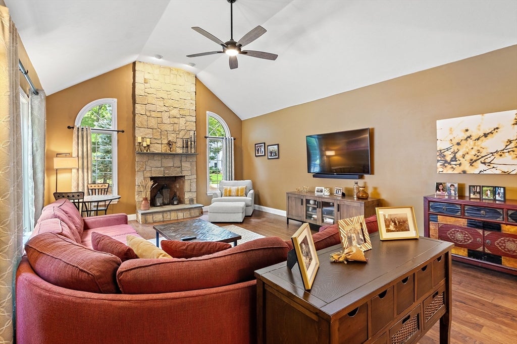 9 Douglas Dr, Mansfield, MA Photo #15
