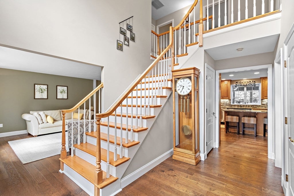 9 Douglas Dr, Mansfield, MA Photo #3
