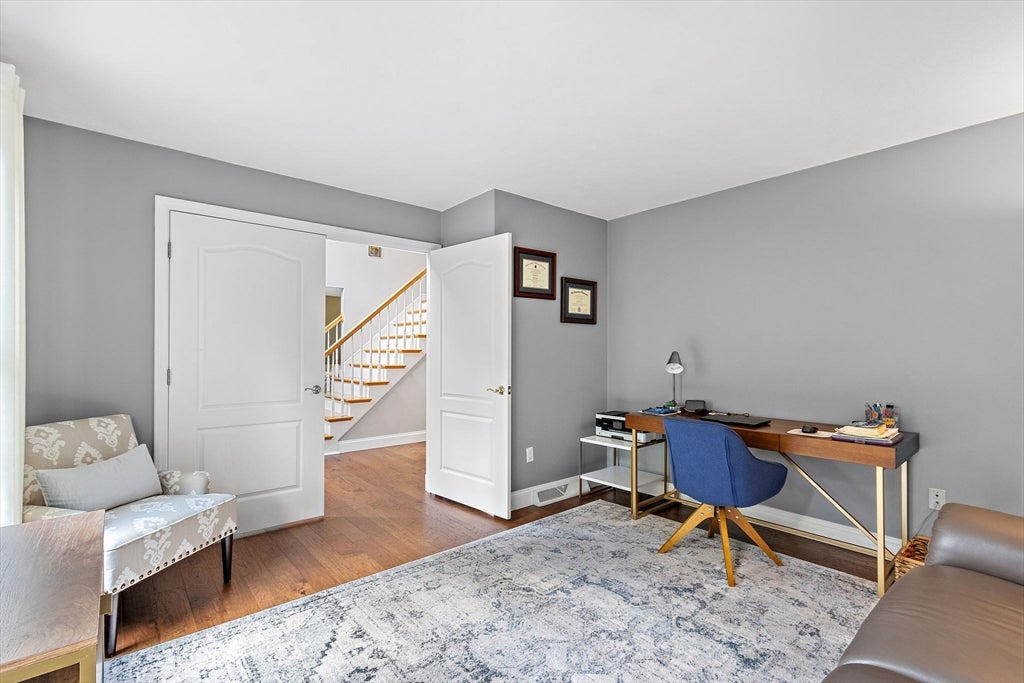 9 Douglas Dr, Mansfield, MA Photo #4