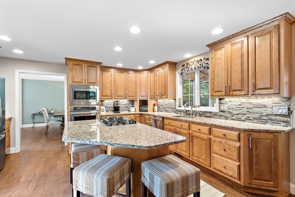 9 Douglas Dr, Mansfield, MA Photo #11