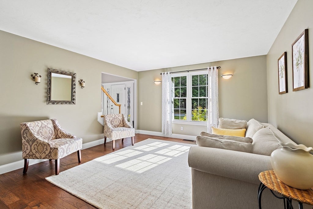 9 Douglas Dr, Mansfield, MA Photo #6