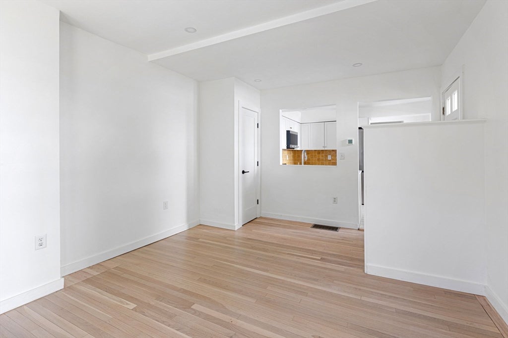 577 Franklin St #1L, Cambridge, MA Photo #8