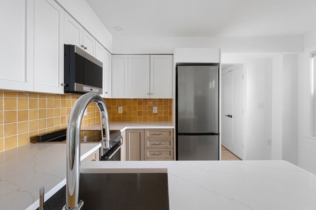 577 Franklin St #1L, Cambridge, MA Photo #3