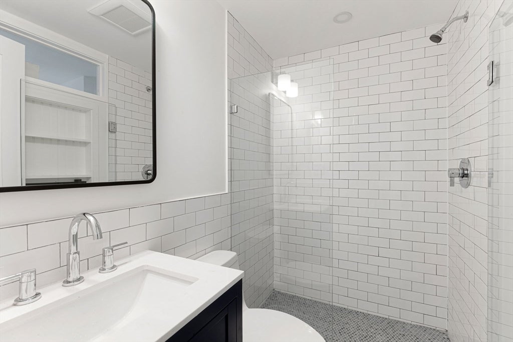 577 Franklin St #1L, Cambridge, MA Photo #9
