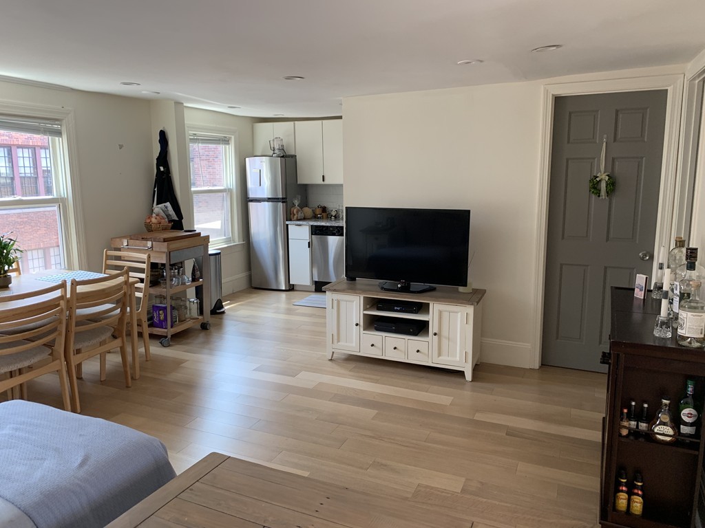 154 Newbury St 5B