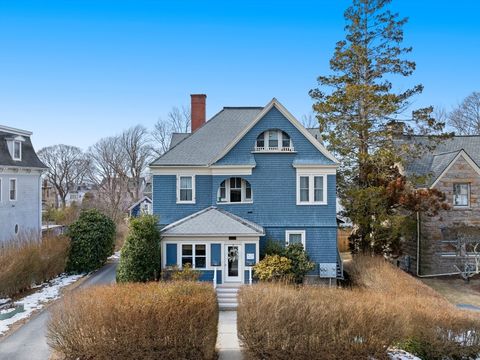 52 Underwood St Fall River MA 02720
