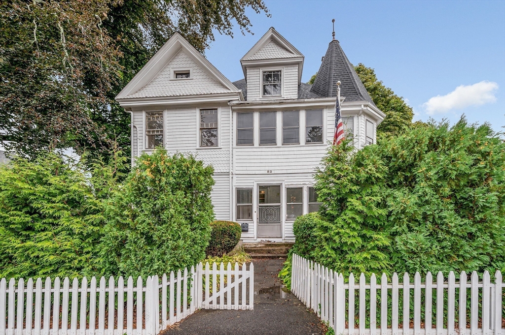 82 Lincoln Ave