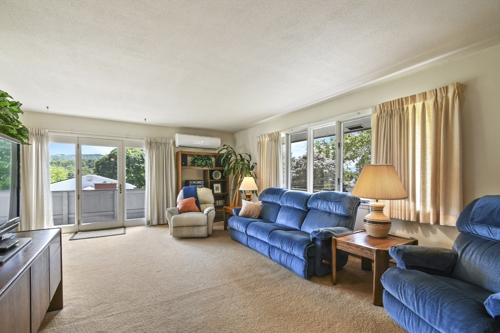 59 Joan Dr
