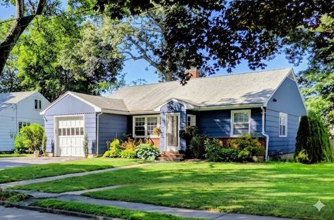 22 Pine Hill Rd Swampscott MA 01907