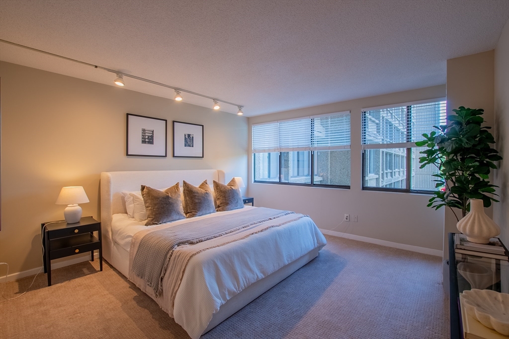250 Hammond Pond Pkwy 306N