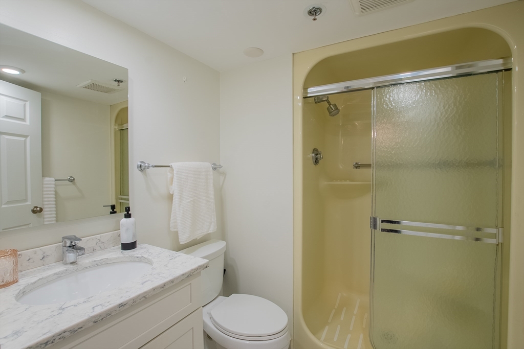 250 Hammond Pond Pkwy 306N
