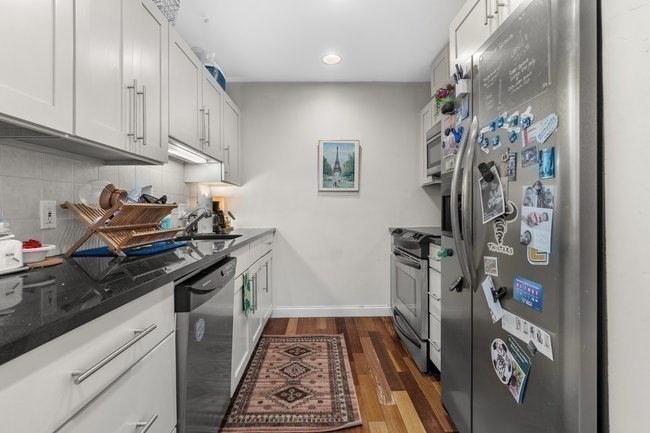 841 Parker St 203