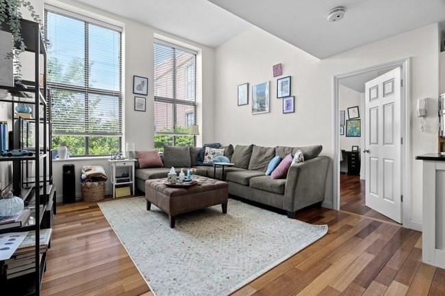 841 Parker St 203