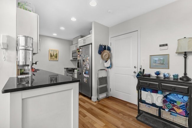 841 Parker St 203