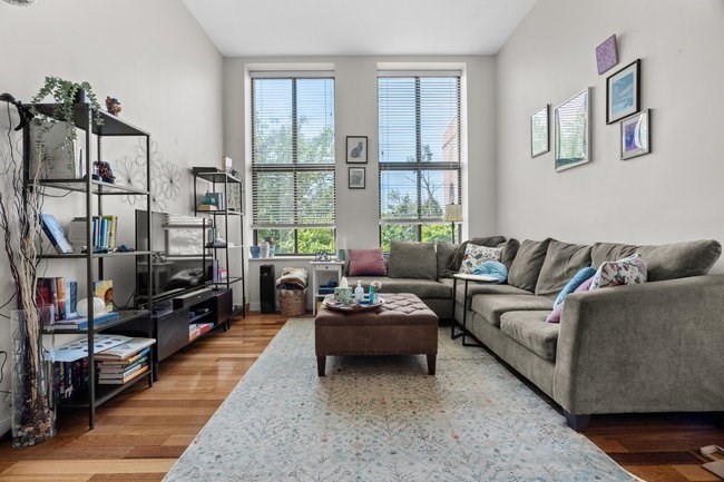 841 Parker St 203