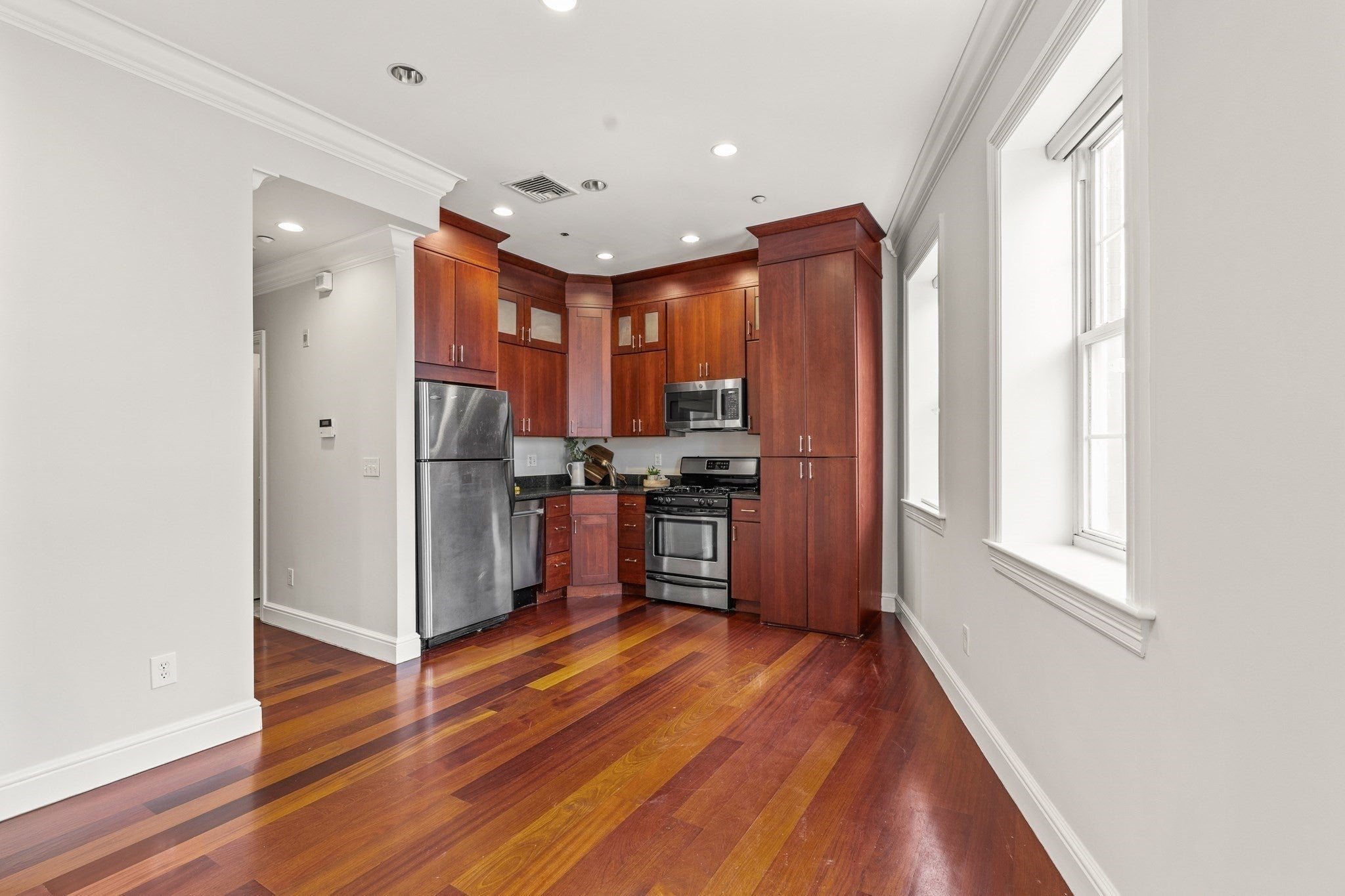 135-137 Salem St 7