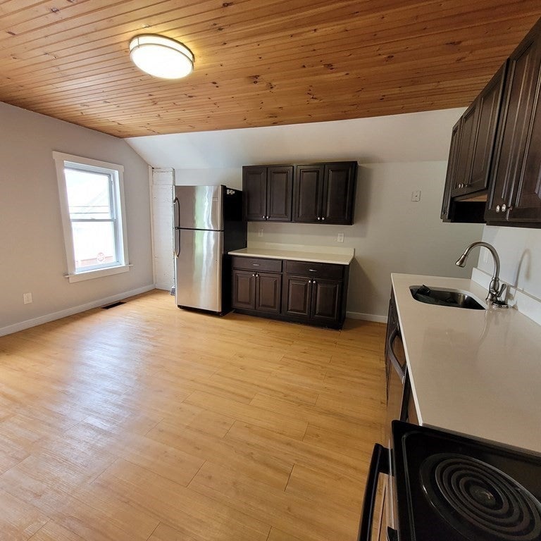 6 Howard Ave 2
