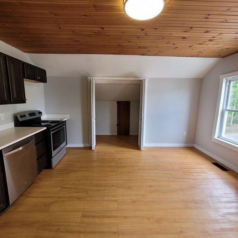 6 Howard Ave 2