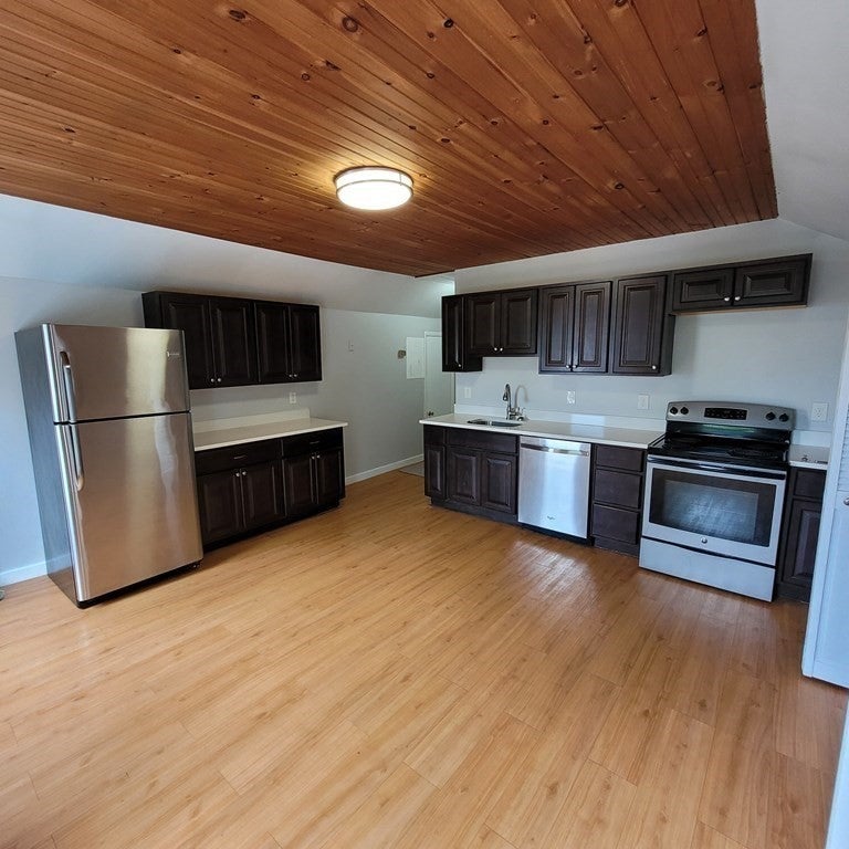 6 Howard Ave 2