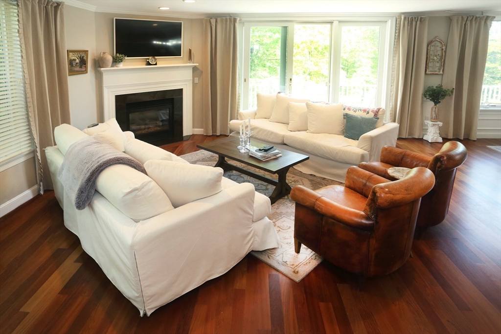 32 Highwood Ln