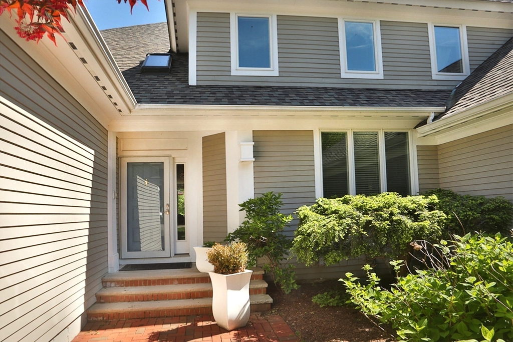 32 Highwood Ln