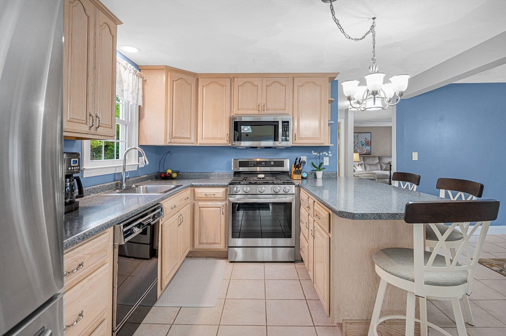 71 Mollie Drive, Tewksbury, MA Photo #9