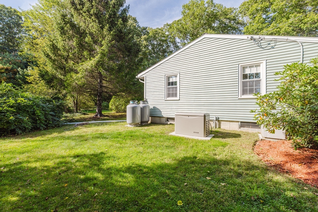 23 Colonial Way