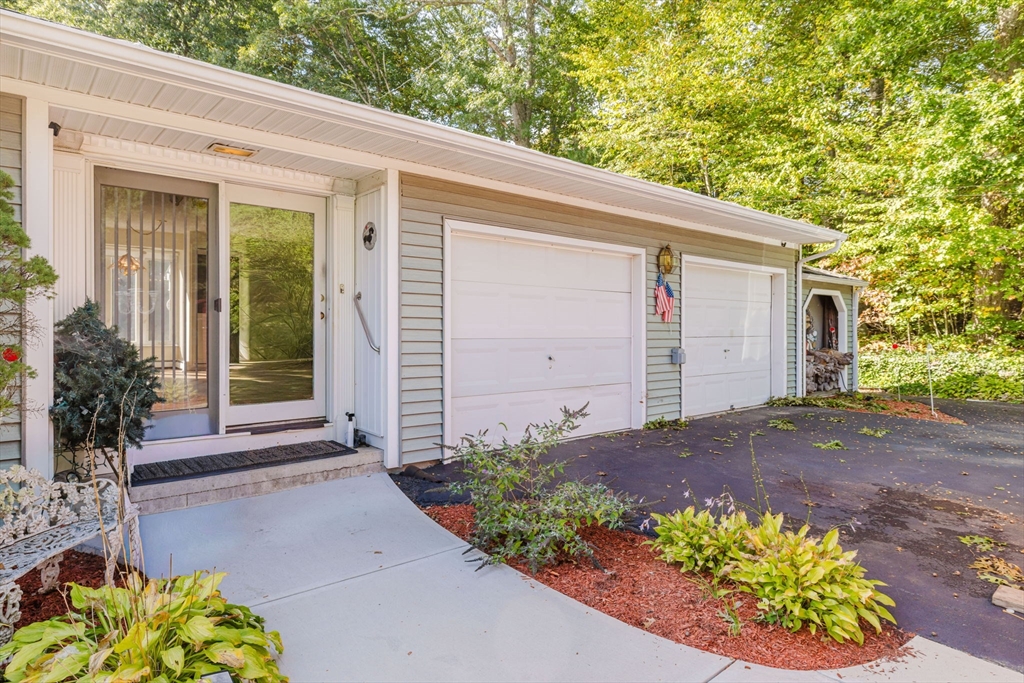 23 Colonial Way