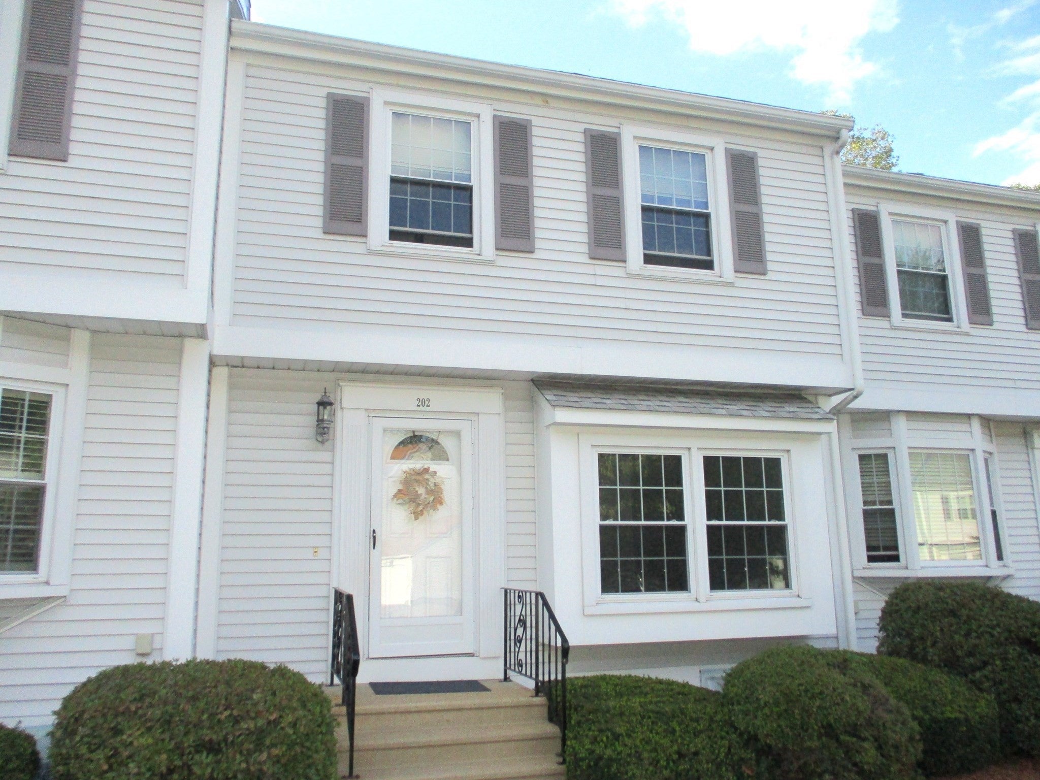 202 Heritage Ln