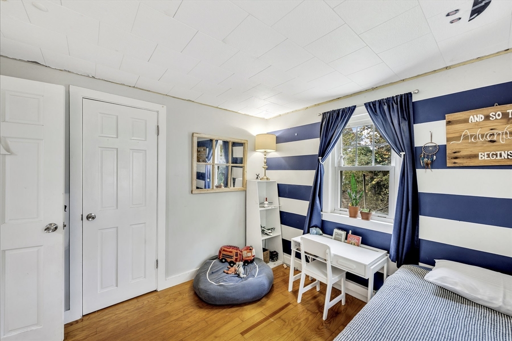 Barnstable, Massachusetts 02648, United States, 2 Bedrooms Bedrooms, ,1 BathroomBathrooms,Residential,Active,239528