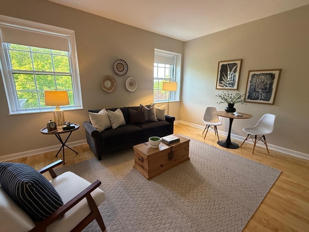 60 E Glen Rd 306
