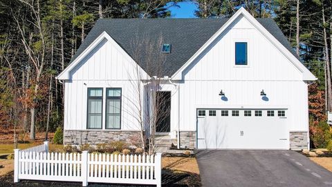 Photo of 16 Barnes Blvd #16, Hudson, MA 01749 (MLS # 73470114)