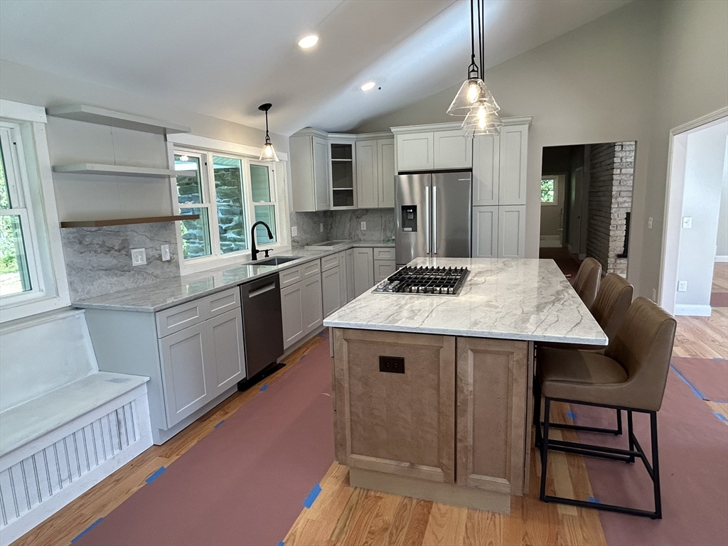 Atkinson, New Hampshire 03811, United States, 3 Bedrooms Bedrooms, ,3 BathroomsBathrooms,Residential,Active,240057